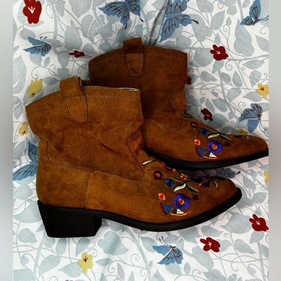 Mudd 9.5 medium women’s Cheyenne Brown faux suede boot - Picture 4 of 5